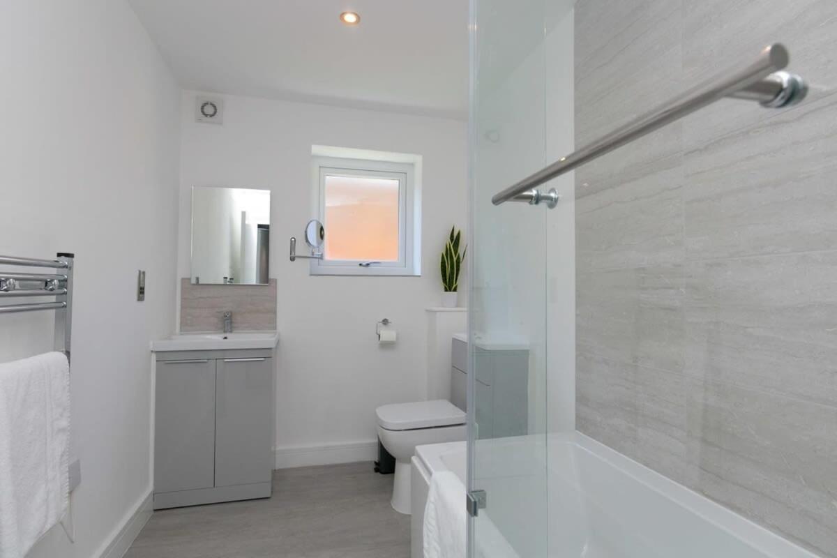 Stunning 2 Bedroom Apartment In 월러시 외부 사진